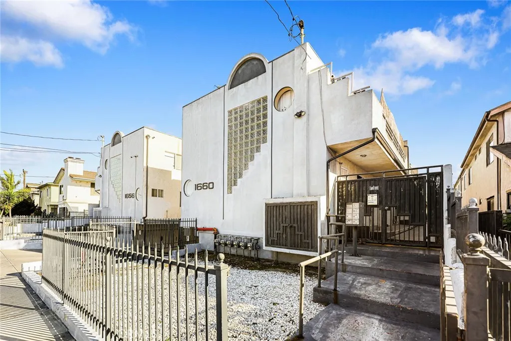 1660 W 146th Street 2, Gardena, California 90247 home-pic-2